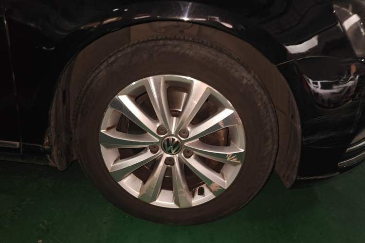 Used Volkswagen Magotan 2013 1.8TSI Premier Model Right Front Wheel Hub