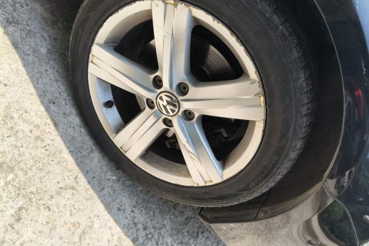 Used Volkswagen Magotan 2013 2.0 TSI Ultimate Model Right Front Wheel Hub