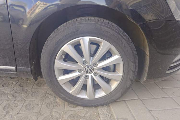 Used Volkswagen Magotan 2013 1.8TSI Luxury Model Right Front Wheel Hub