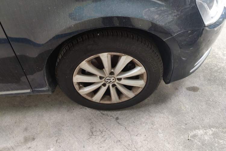 Used Volkswagen Magotan 2013 1.8TSI Luxury Model Right Front Wheel Hub