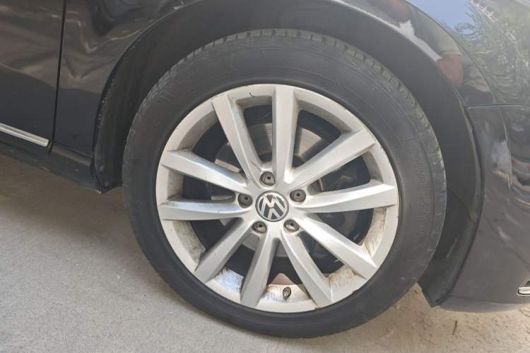 Used Volkswagen Magotan 2013 1.8TSI Prestige Model Right Front Wheel Hub