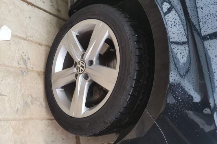 Used Volkswagen Magotan 2013 2.0 TSI Ultimate Model Right Front Wheel Hub