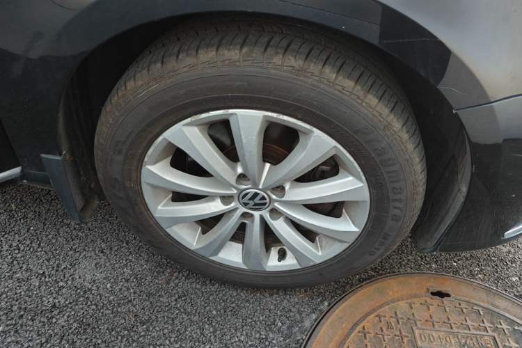 Used Volkswagen Magotan 2013 1.8TSI Luxury Model Right Front Wheel Hub