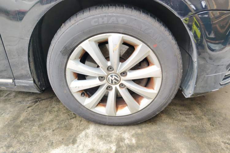 Used Volkswagen Magotan 2013 1.8TSI Premier Model Right Front Wheel Hub