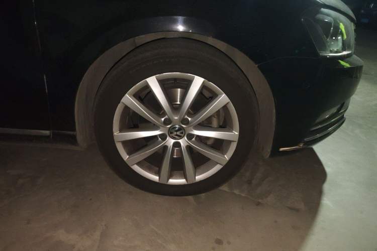 Used Volkswagen Magotan 2013 1.8TSI Prestige Model Right Front Wheel Hub