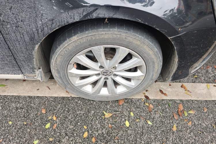 Used Volkswagen Magotan 2013 1.8TSI Premier Model Right Front Wheel Hub
