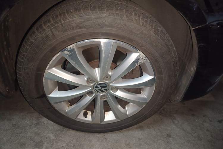 Used Volkswagen Magotan 2013 1.8TSI Luxury Model Right Front Wheel Hub