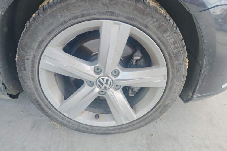 Used Volkswagen Magotan 2013 2.0 TSI Prestige Model Right Front Wheel Hub