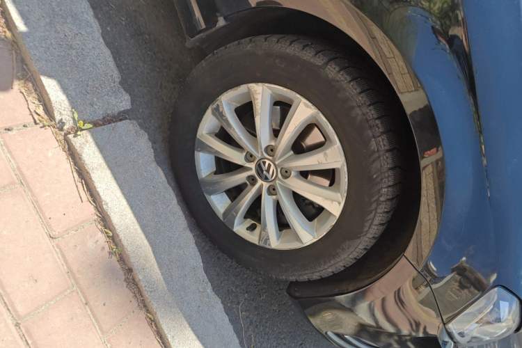 Used Volkswagen Magotan 2013 1.8TSI Luxury Model Right Front Wheel Hub