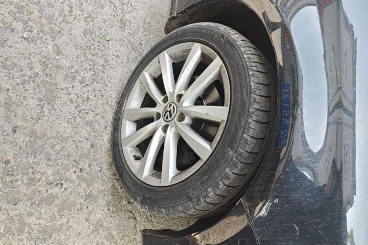 Used Volkswagen Magotan 2013 1.8TSI Prestige Model Right Front Wheel Hub