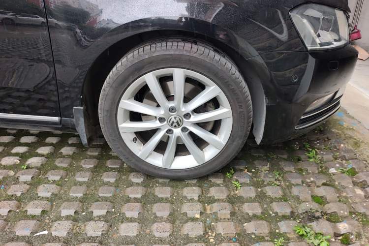 Used Volkswagen Magotan 2013 1.8TSI Prestige Model Right Front Wheel Hub