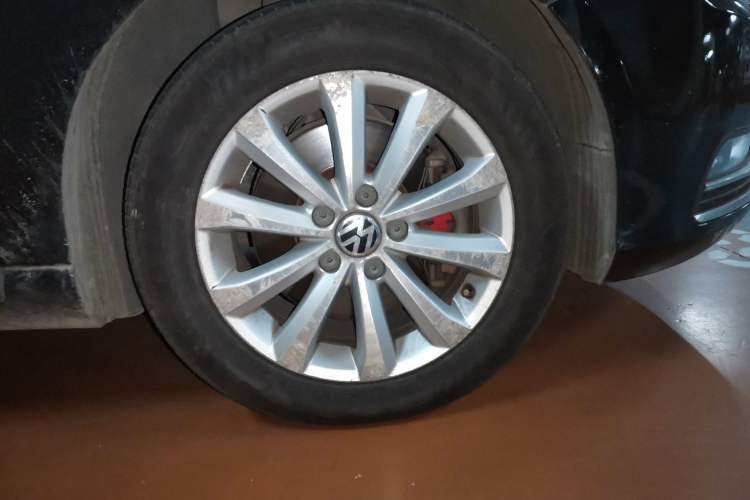 Used Volkswagen Magotan 2013 1.8TSI Luxury Model Right Front Wheel Hub