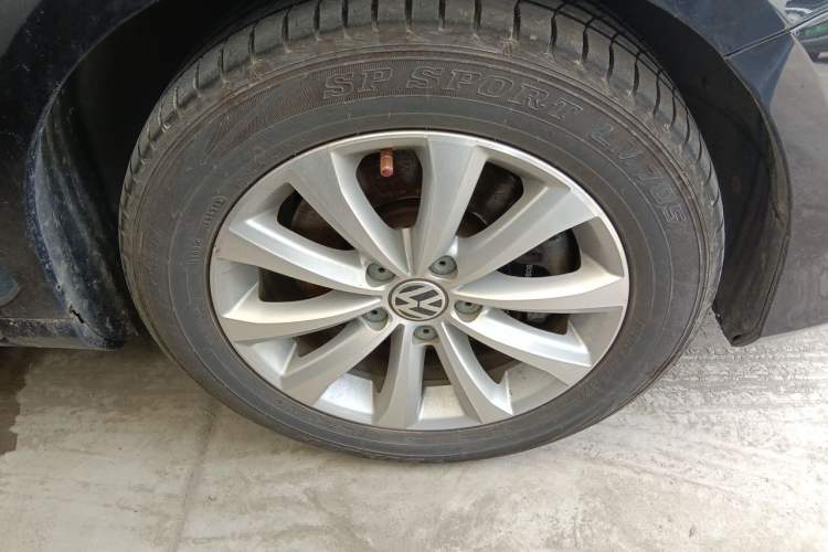 Used Volkswagen Magotan 2013 1.8TSI Luxury Model Right Front Wheel Hub