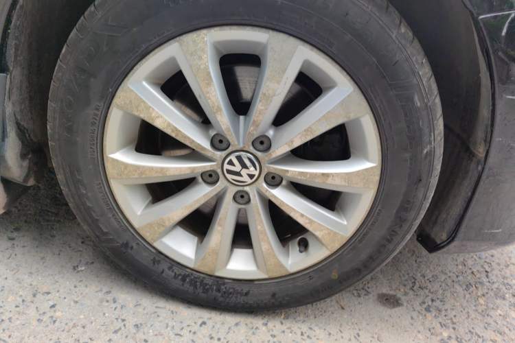 Used Volkswagen Magotan 2013 1.8TSI Luxury Model Right Front Wheel Hub