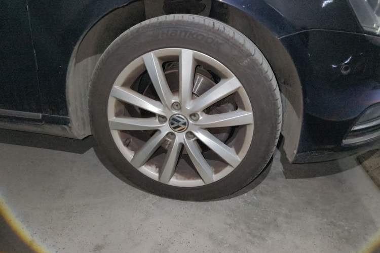 Used Volkswagen Magotan 2013 2.0 TSI Prestige Model Right Front Wheel Hub