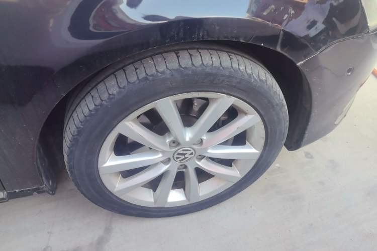 Used Volkswagen Magotan 2013 2.0 TSI Prestige Model Right Front Wheel Hub
