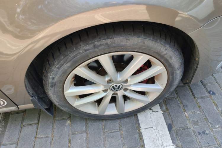 Used Volkswagen Magotan 2013 1.8TSI Prestige Model Right Front Wheel Hub