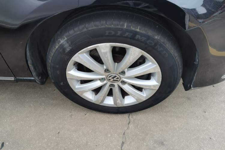 Used Volkswagen Magotan 2013 1.8TSI Premier Model Right Front Wheel Hub