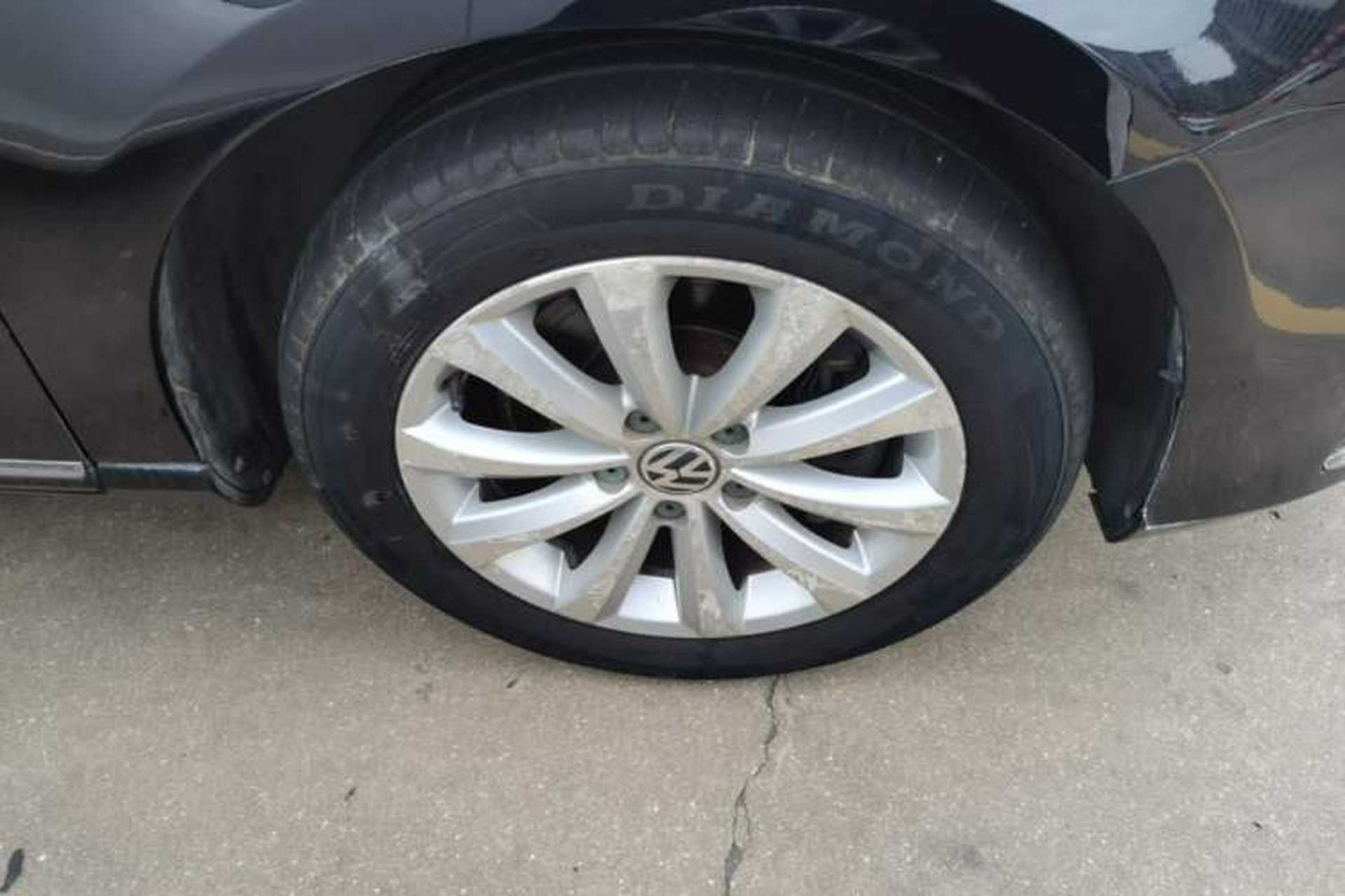 Used Volkswagen Magotan 2013 1.8TSI Premier Model Right Front Wheel Hub