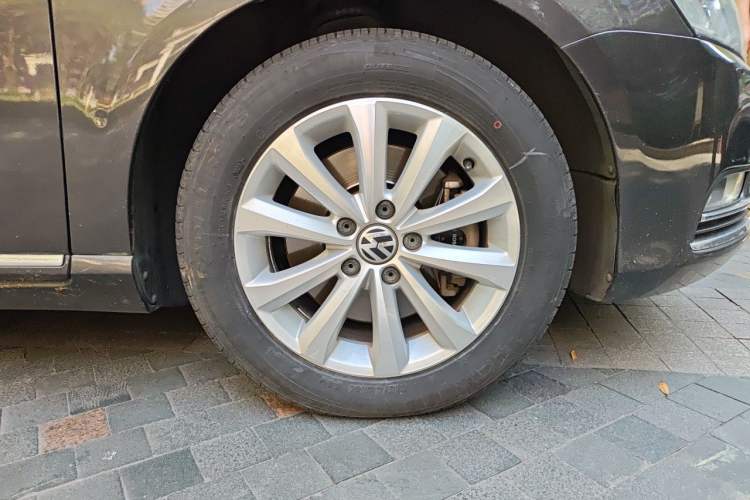 Used Volkswagen Magotan 2013 1.8TSI Luxury Model Right Front Wheel Hub