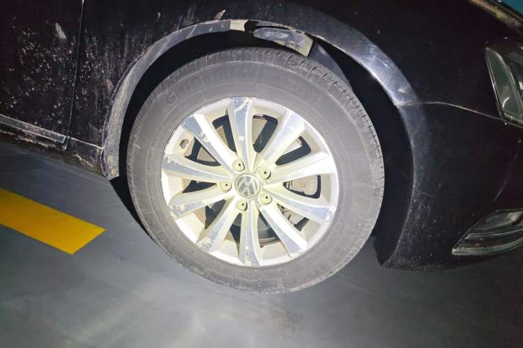 Used Volkswagen Magotan 2013 1.8TSI Luxury Model Right Front Wheel Hub