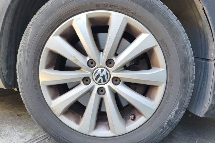 Used Volkswagen Magotan 2013 1.8TSI Luxury Model Right Front Wheel Hub
