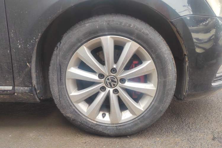 Used Volkswagen Magotan 2013 1.8TSI Luxury Model Right Front Wheel Hub