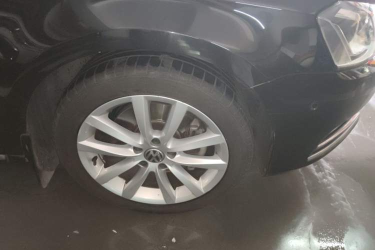 Used Volkswagen Magotan 2013 2.0 TSI Prestige Model Right Front Wheel Hub