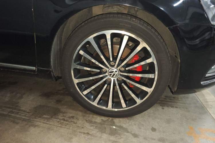 Used Volkswagen Magotan 2013 1.8TSI Premier Model Right Front Wheel Hub