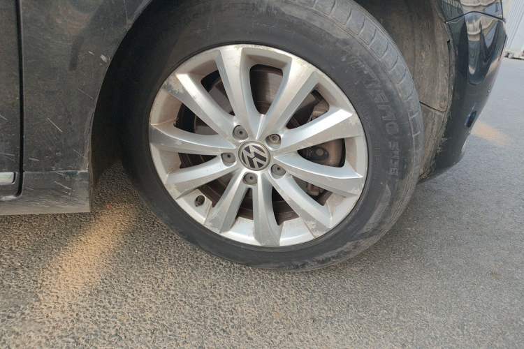 Used Volkswagen Magotan 2013 1.8TSI Luxury Model Right Front Wheel Hub