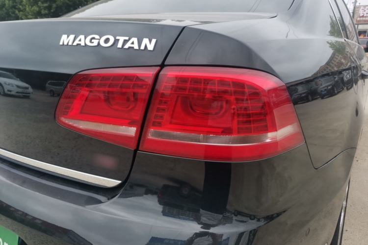 Used Volkswagen Magotan 2013 2.0 TSI Ultimate Model Right Rear Taillight