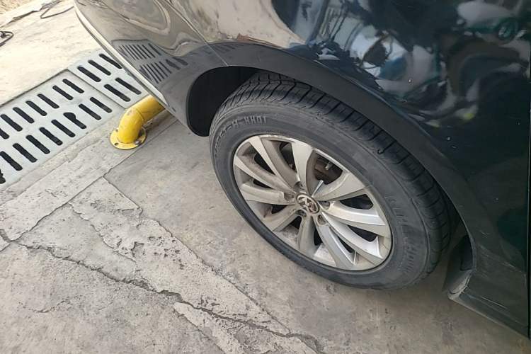 Used Volkswagen Magotan 2013 1.8TSI Luxury Model Right Rear Wheel Hub