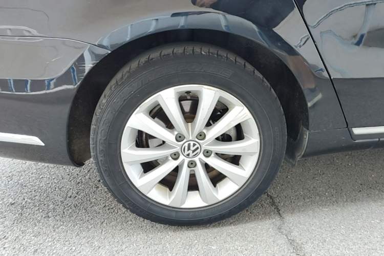 Used Volkswagen Magotan 2013 1.8TSI Luxury Model Right Rear Wheel Hub