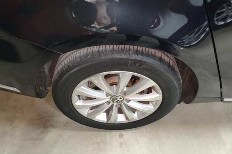 Used Volkswagen Magotan 2013 1.8TSI Luxury Model Right Rear Wheel Hub