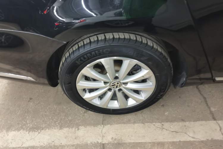 Used Volkswagen Magotan 2013 1.8TSI Luxury Model Right Rear Wheel Hub