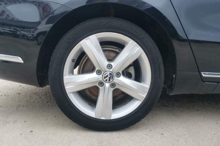 Used Volkswagen Magotan 2013 2.0 TSI Ultimate Model Right Rear Wheel Hub