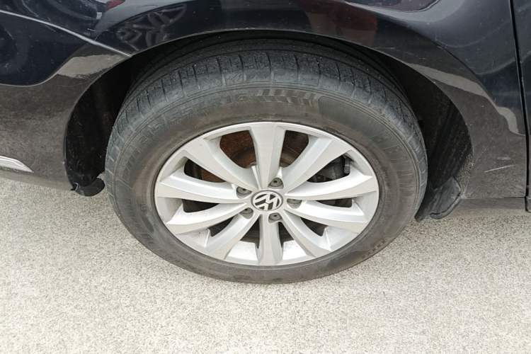 Used Volkswagen Magotan 2013 1.8TSI Luxury Model Right Rear Wheel Hub