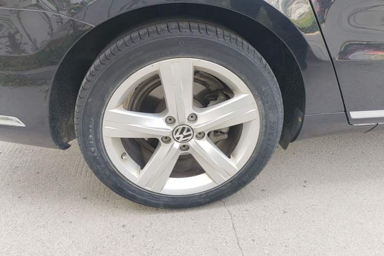 Used Volkswagen Magotan 2013 2.0 TSI Prestige Model Right Rear Wheel Hub