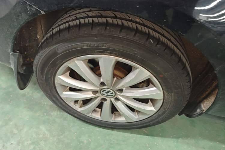 Used Volkswagen Magotan 2013 1.8TSI Luxury Model Right Rear Wheel Hub