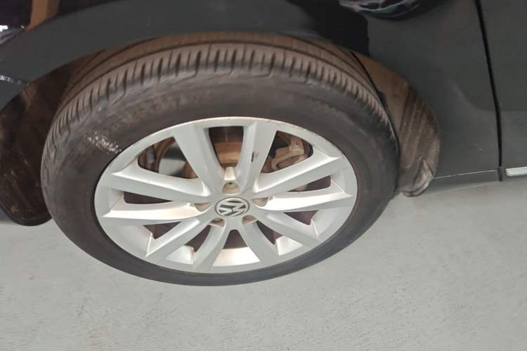 Used Volkswagen Magotan 2013 2.0 TSI Prestige Model Right Rear Wheel Hub