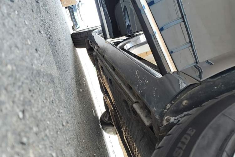 Used Volkswagen Magotan 2013 1.8TSI Luxury Model Right Side Sill