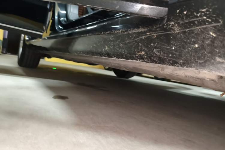 Used Volkswagen Magotan 2013 1.8TSI Luxury Model Right Side Sill