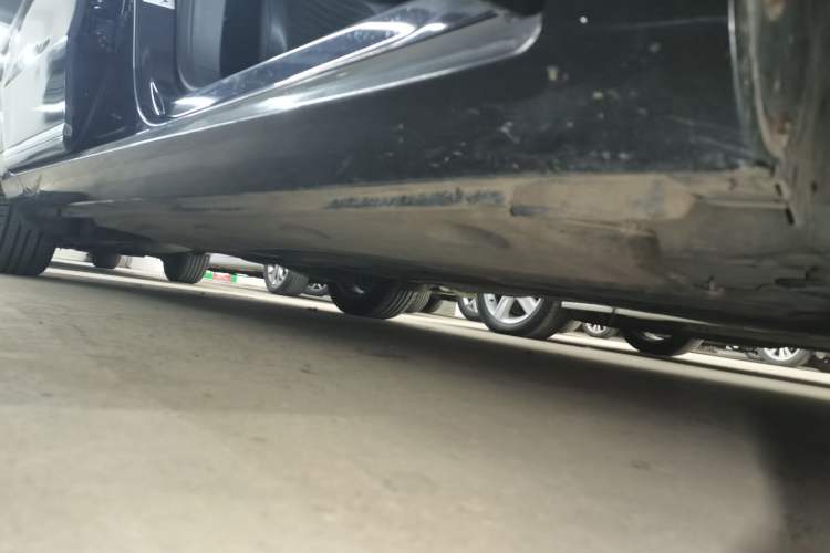 Used Volkswagen Magotan 2013 1.8TSI Luxury Model Right Side Sill