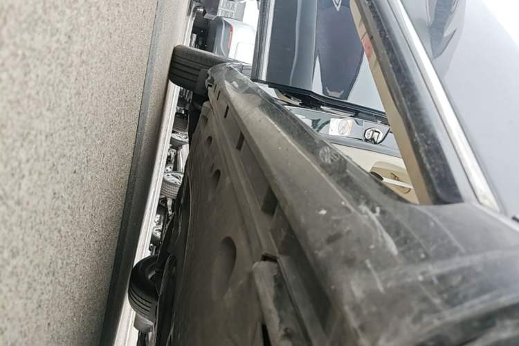 Used Volkswagen Magotan 2013 1.8TSI Luxury Model Right Side Sill