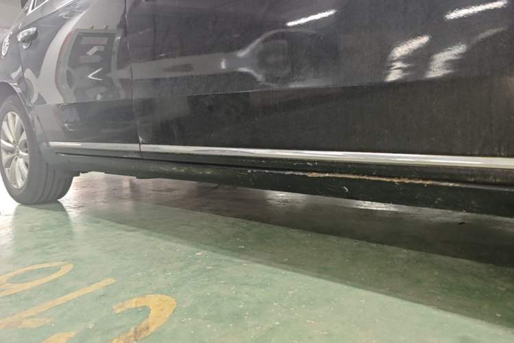 Used Volkswagen Magotan 2013 1.8TSI Luxury Model Right Side Sill