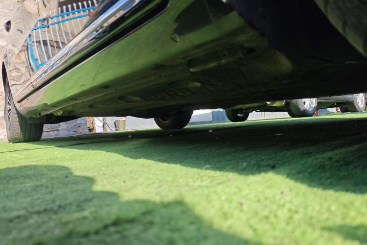 Used Volkswagen Magotan 2013 1.8TSI Luxury Model Right Side Sill