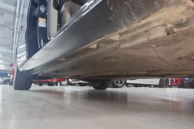 Used Volkswagen Magotan 2013 2.0 TSI Prestige Model Right Side Sill