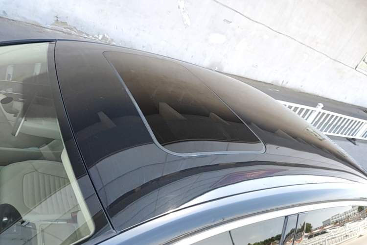 Used Volkswagen Magotan 2013 1.8TSI Luxury Model Roof