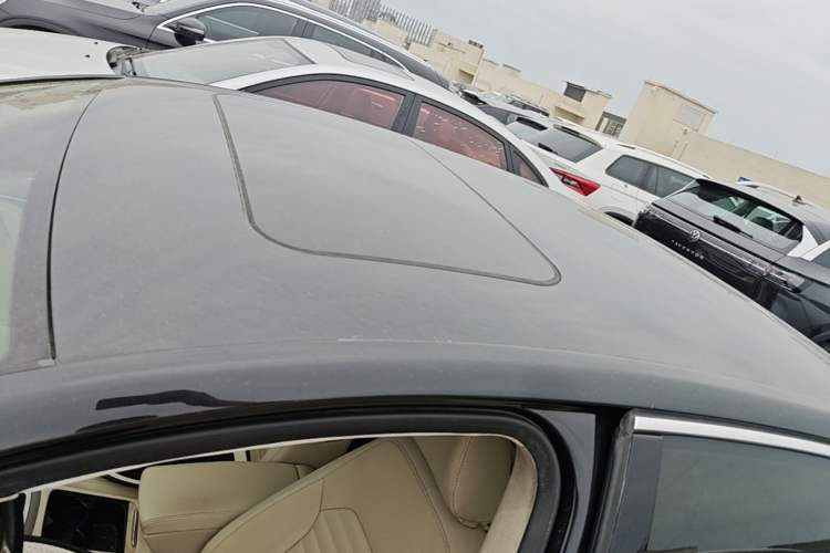 Used Volkswagen Magotan 2013 1.8TSI Luxury Model Roof