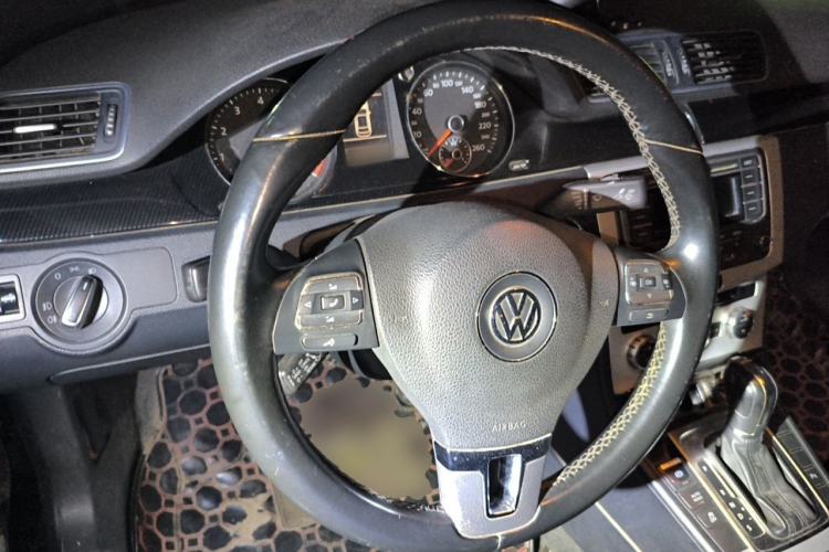 Used Volkswagen Magotan 2013 1.8TSI Luxury Model Steering Wheel